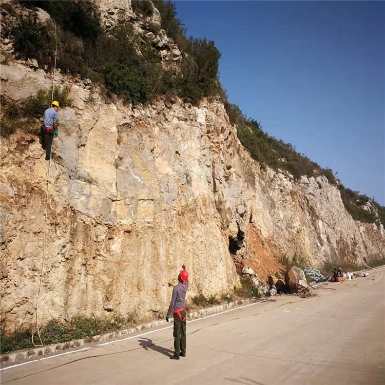 山西阳泉施工现场-主动防护网施工图片3