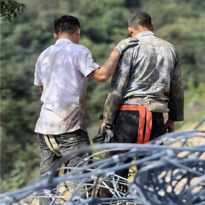 石家庄平山县滚龙沟景区主动防护网施工