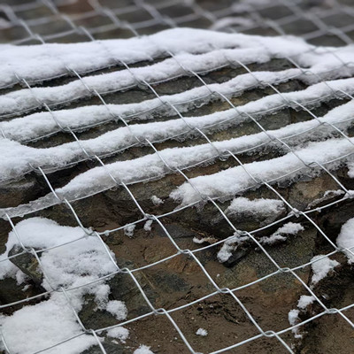 河南洛宁县新华崇阳电站右岸边坡防护网施工图片4